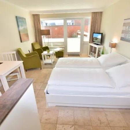 Apartment Dr-roß-straße 25, App 4 *